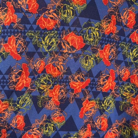 NWT Lularoe Randy Blue Geometric Red & Gold Roses w/Gray Sleeves Size Large - Picture 5 of 6